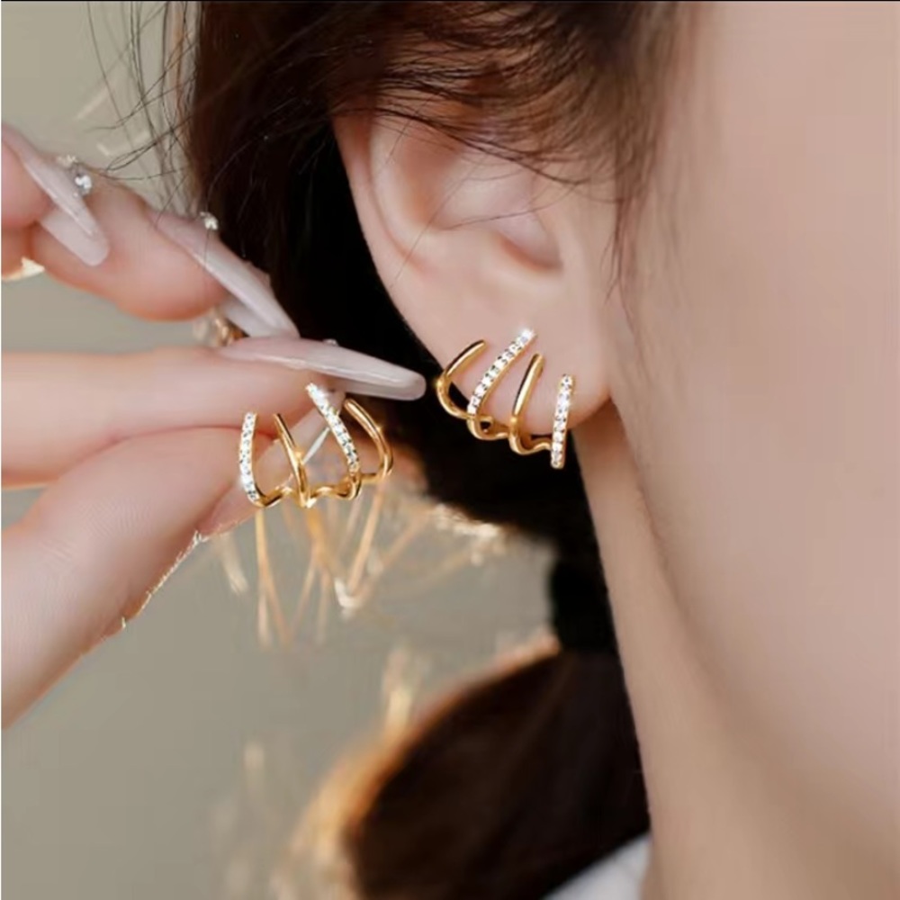 💞5/$18 New Claw Piercing Gold Earrings